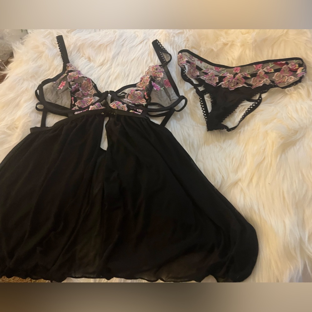 NWOT Elegant Black and Pink Lace Lingerie Set